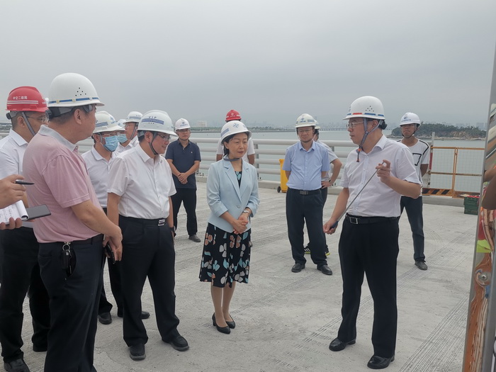 0907【工程公司】省委、省政府領(lǐng)導(dǎo)調(diào)研翔安大橋項(xiàng)目建設(shè)情況1_調(diào)整大小.jpg